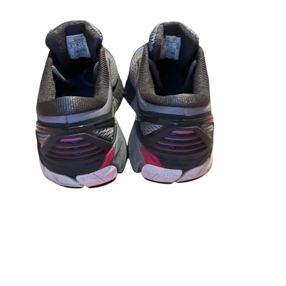 Brooks • Ariel 18 Mesh Running Shoe - Picture 8 of 10